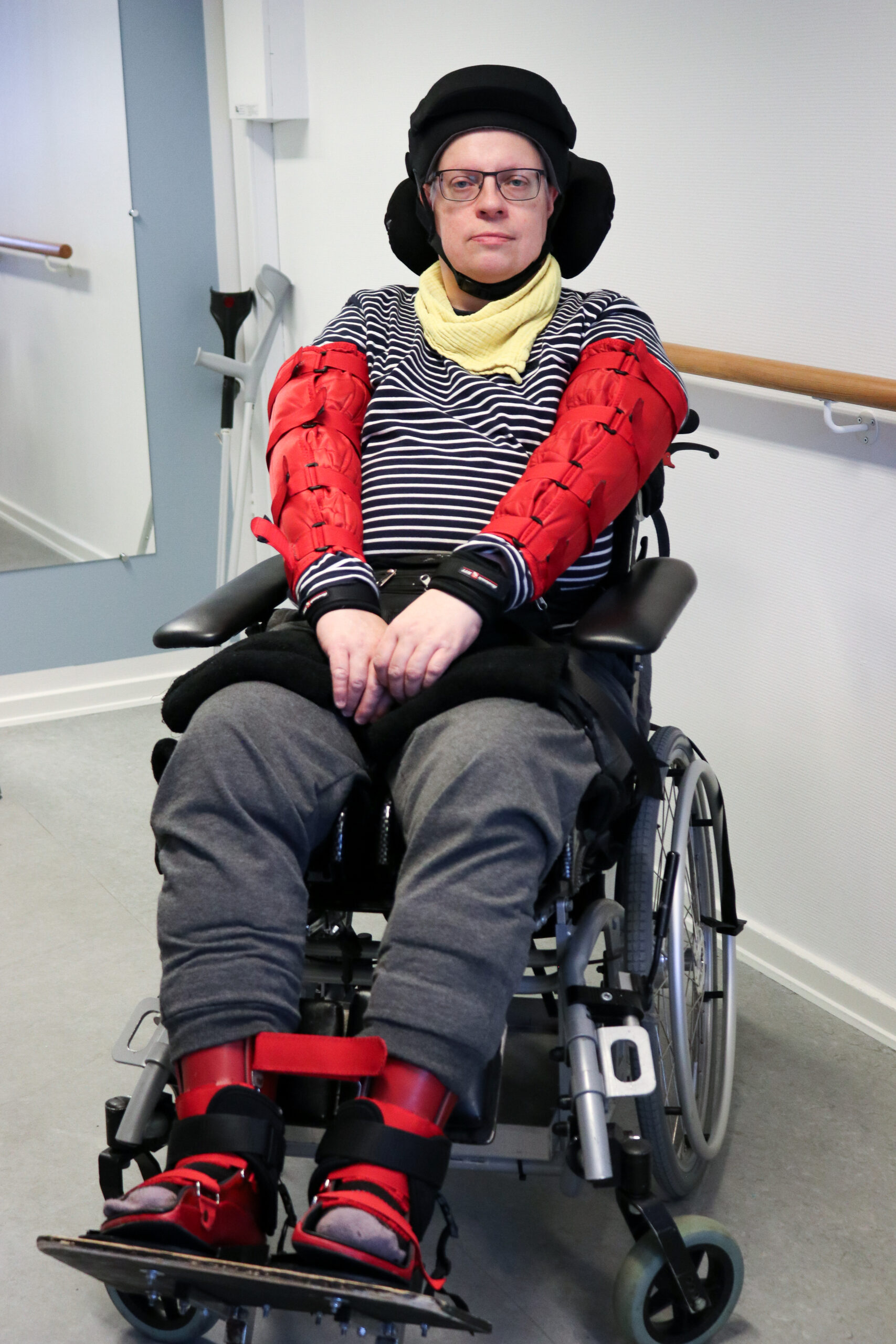 Henrik med hjelm og skinenr 